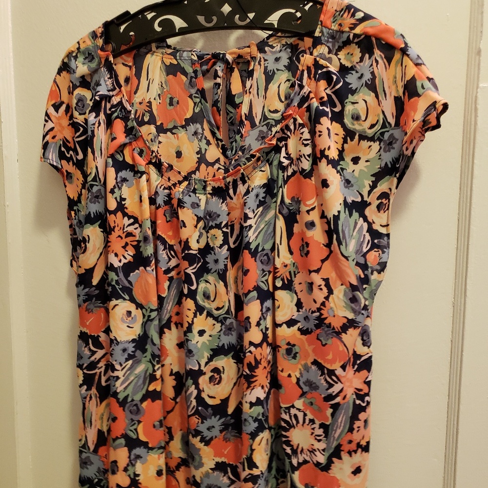 Capped sleeve floral blouse